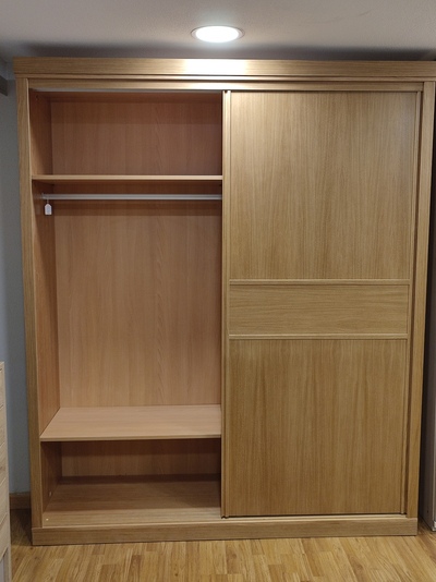 DORMITORIO ROBLE CON DETALLES EN LACA
