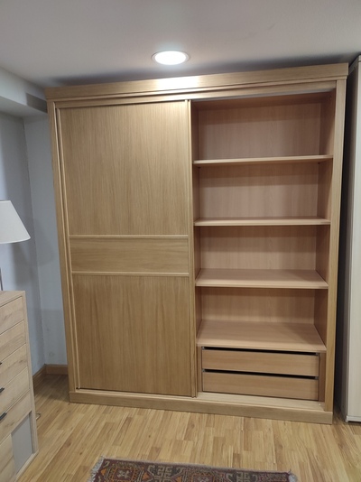 DORMITORIO ROBLE CON DETALLES EN LACA