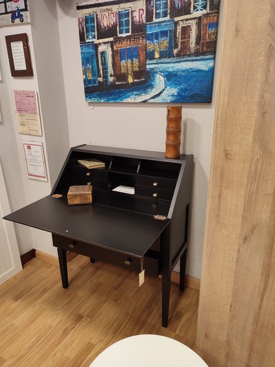 ESCRITORIO EN LACA  ENVEJECIDA